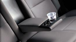 Mitsubishi Space Star - podłokietnik tylny