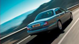 Jaguar XJ - widok z tyłu