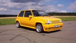 Renault 5 - przód - inne ujęcie