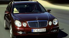 Mercedes Klasa E 2006 - widok z przodu