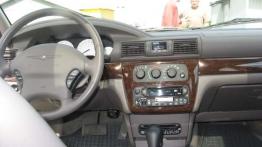 Chrysler Sebring LX  2.7 V6 - kokpit