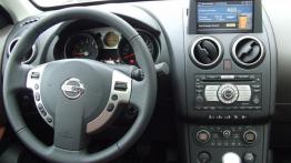 Nissan Qashqai - pełny panel przedni