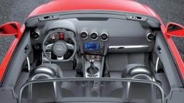 Audi TT 2007 Roadster - widok ogólny wnętrza z przodu