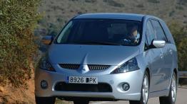 Mitsubishi Grandis - widok z przodu