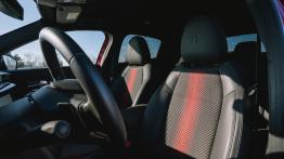 Alfa Romeo Junior Ibrida Q4 - fotel kierowcy, widok z przodu