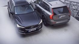 Powiększone akumulatory, lepsze osiągi – nowa odsłona hybryd marki Volvo