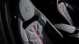 Włoska inżynieria w ekstremalnym wydaniu. Alfa Romeo prezentuje Giulię Quadrifoglio Luna Rossa