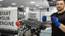 Mercedes podnosi poprzeczkę i tworzy najmocniejszy 4-cylindrowy silnik na świecie