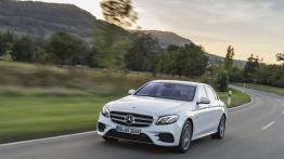 Mercedes-Benz nadal liderem segmentu aut premium w Polsce