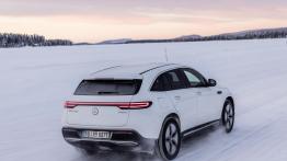 „Elektryk” na lodzie: Mercedes-Benz EQC przechodzi zimowe testy