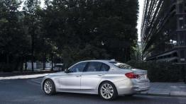 BMW 330e - oszczędności, co niemiara