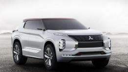 Hybrydowy SUV Mitsubishi z trzema silnikami elektrycznymi