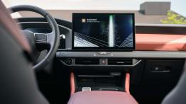 Lexus NX dostał większą baterię. Teraz przejedzie ponad 100 km na prądzie