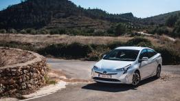 Czy wtyczka bardzo zmienia wygląd samochodu? Porównanie Priusa Plug-in z odmianą hybrydową Prius HEV