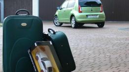 Jak dodatkowe kilogramy wpływają na dynamikę samochodu?