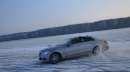 Jak opanować 200 koni na śniegu? - Skoda Octavia