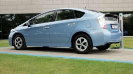 Zmusza do przemyśleń - Toyota Prius Plug-in Hybrid