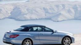 Mercedes E w miękkim kapeluszu