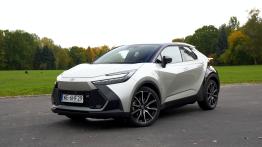 Toyota C-HR PHEV GR SPORT to przykład auta, które kupujemy oczami. Mnie kupiła czymś jeszcze