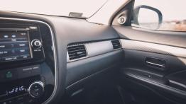 Mitsubishi Outlander 2.0 4WD CVT - galeria redakcyjna - deska rozdzielcza
