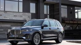 BMW X7 - widok z przodu