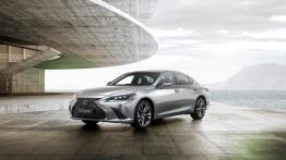 Lexus ES F Sport (2018) - widok z przodu