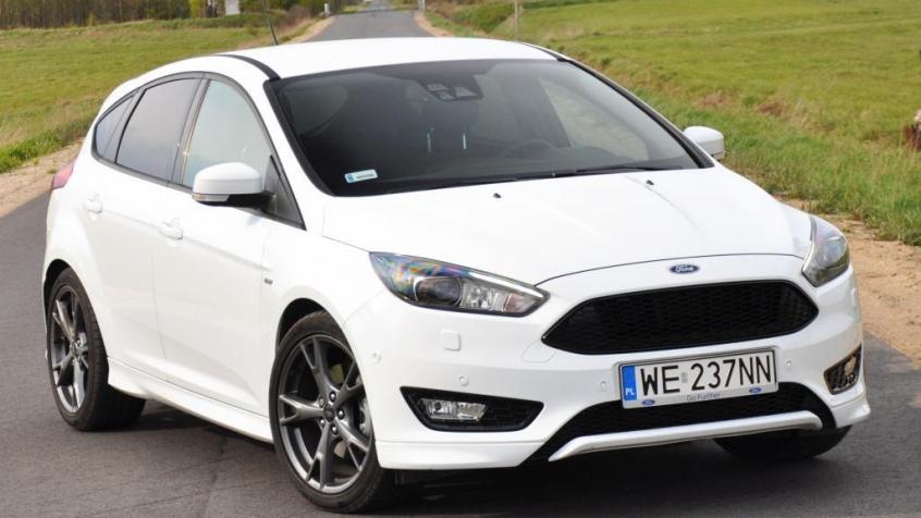 Ford Focus III Hatchback 5d facelifting
