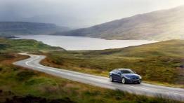 Jaguar XE 2.0d R-Sport (2015) - widok z przodu