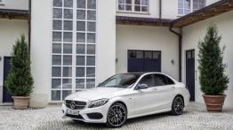 Mercedes klasy C 450 AMG 4MATIC sedan (2016) - widok z przodu