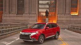 Mitsubishi Outlander III Facelifting (2016) - wersja amerykańska - widok z przodu