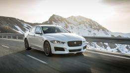 Jaguar XE S Polaris White (2015) - widok z przodu