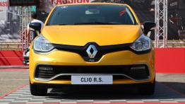 Renault Clio IV R.S. Trophy 220 EDC - galeria redakcyjna - widok z przodu