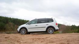 Volkswagen Cross Touran 2.0 TDI 177 KM - galeria redakcyjna - lewy bok