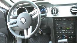 Ford Mustang V Coupe 4.6 i V8 GT 304KM - galeria redakcyjna - kokpit