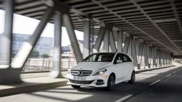 Mercedes klasy B Electric Drive (2014) - wersja europejska - widok z przodu