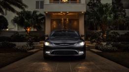 Chrysler 200C (2015) - widok z przodu