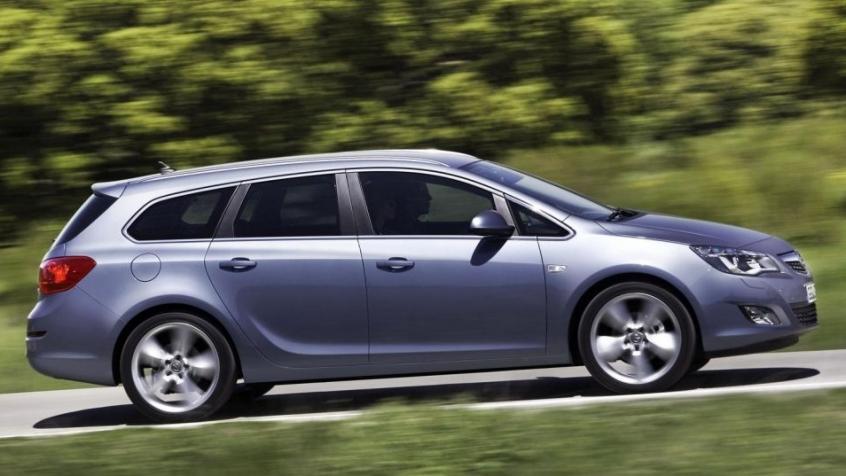 Opel Astra J Sports Tourer 1.7 CDTI ECOTEC 110KM 81kW 2010-2012