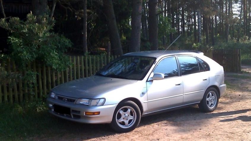 Toyota Corolla VII Hatchback 1.6 i 16V GLi 114KM 84kW 1995-1997
