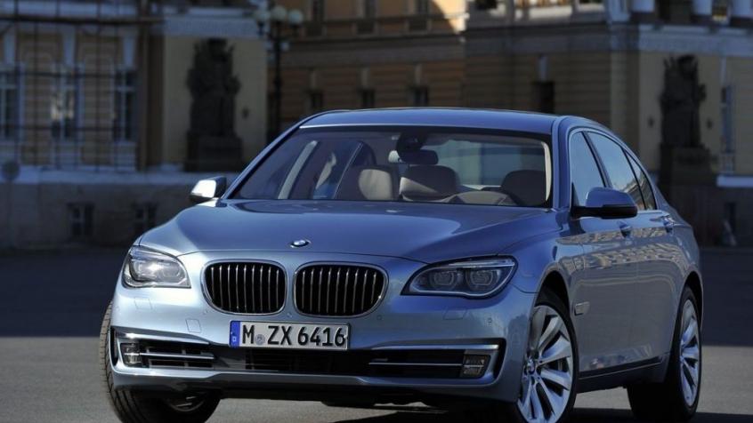 BMW Seria 7 F01 Sedan L Facelifting 740Li 320KM 235kW 2012-2015