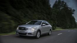Nissan Almera 2013 - widok z przodu