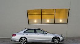 Mercedes E 350 4MATIC Facelifting - prawy bok