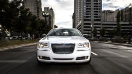 Chrysler 300 Motown Edition - widok z przodu