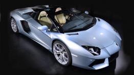 Lamborghini Aventador Roadster - widok z przodu