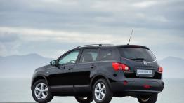 Nissan Qashqai + 2 2009 - widok z tyłu