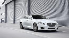 Jaguar XJ Ultimate - widok z przodu
