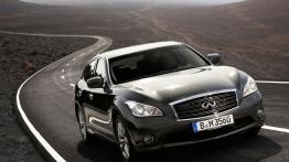 Infiniti M35h GT - widok z przodu