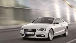 Audi A5 Coupe 2012 - przód - reflektory włączone