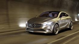 Mercedes klasa A Concept - przód - reflektory włączone
