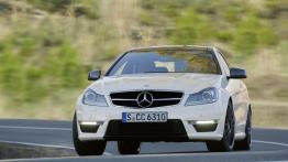 Mercedes C63 AMG Coupe 2012 - przód - reflektory wyłączone
