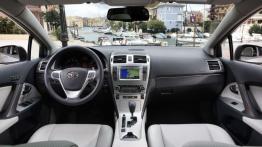 Toyota Avensis III kombi Facelifting - pełny panel przedni